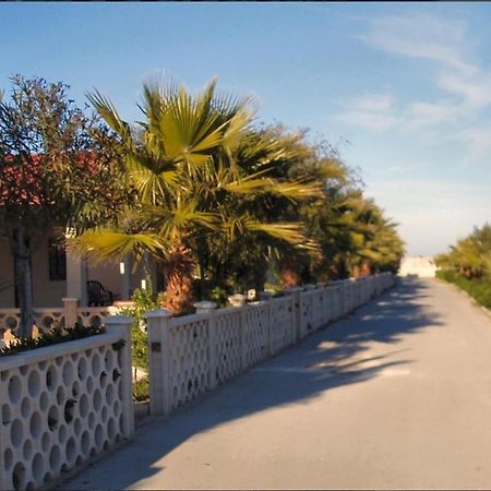 Villaggio Turistico La Baia Degli Angeli Margherita Di Savoia Luaran gambar