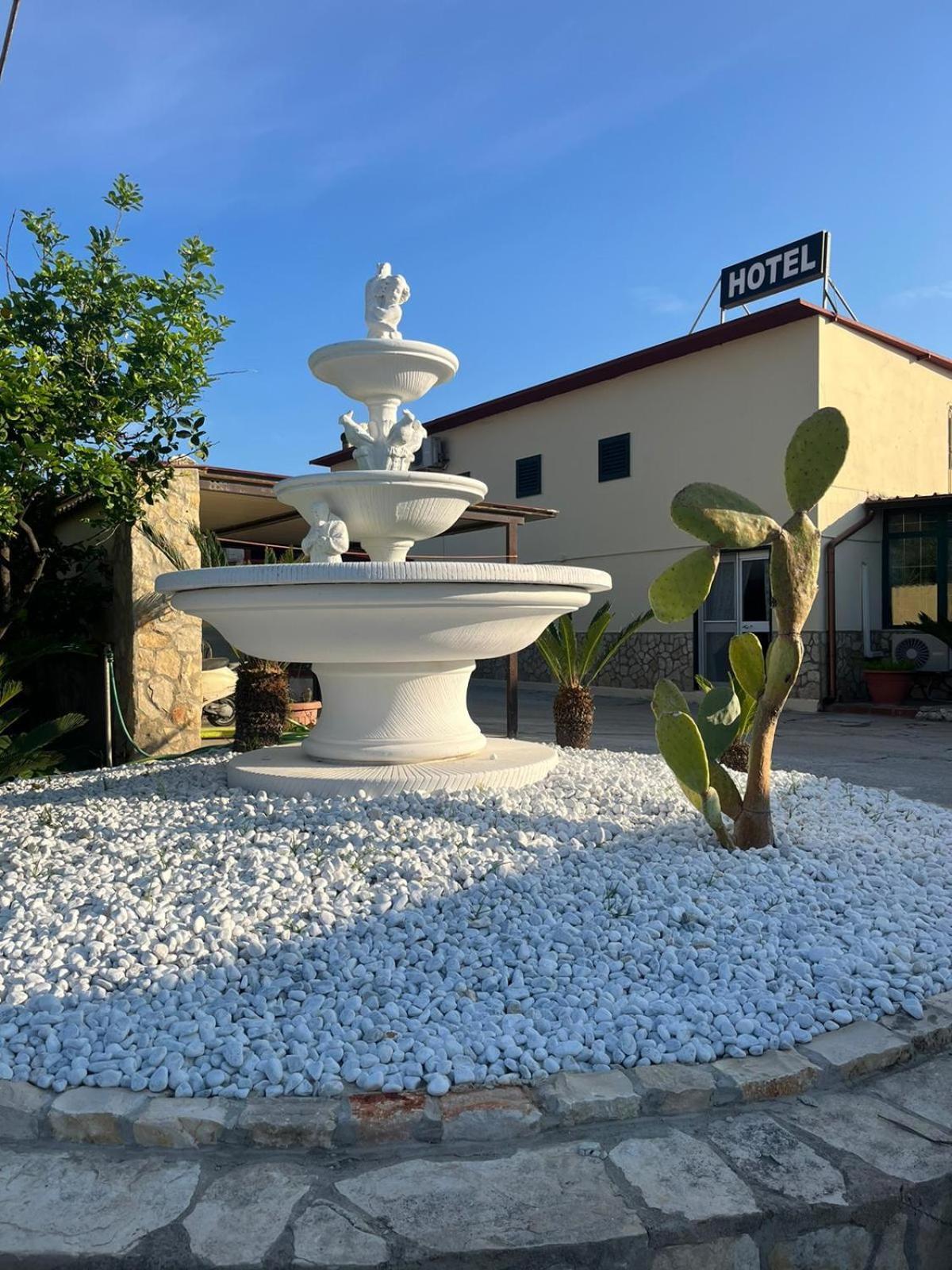 Villaggio Turistico La Baia Degli Angeli Margherita Di Savoia Luaran gambar